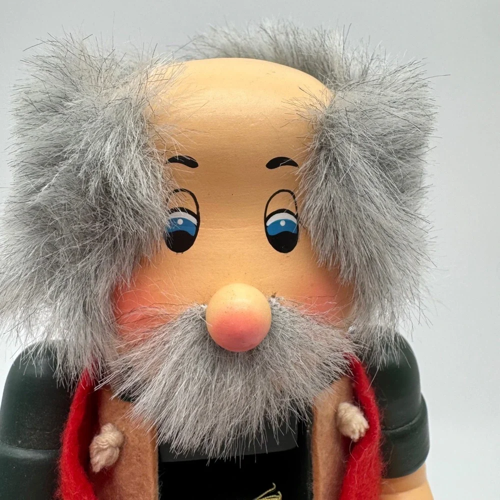 Zims Heirloom Collectibles Geppetto Pinocchio Puppet Maker Nutcracker 11